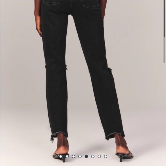 Abercrombie & Fitch Curve Love High Rise Mom Jeans in Black Rip Knee 29/8 Long - Picture 2 of 7